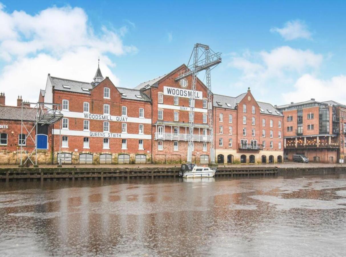 Cosy Riverside Apartment - Free Parking ヨーク エクステリア 写真