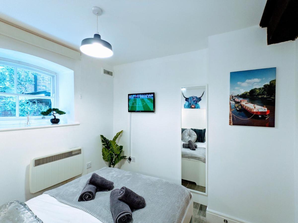 Cosy Riverside Apartment - Free Parking ヨーク エクステリア 写真