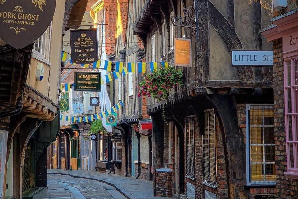 Cosy Riverside Apartment - Free Parking ヨーク エクステリア 写真